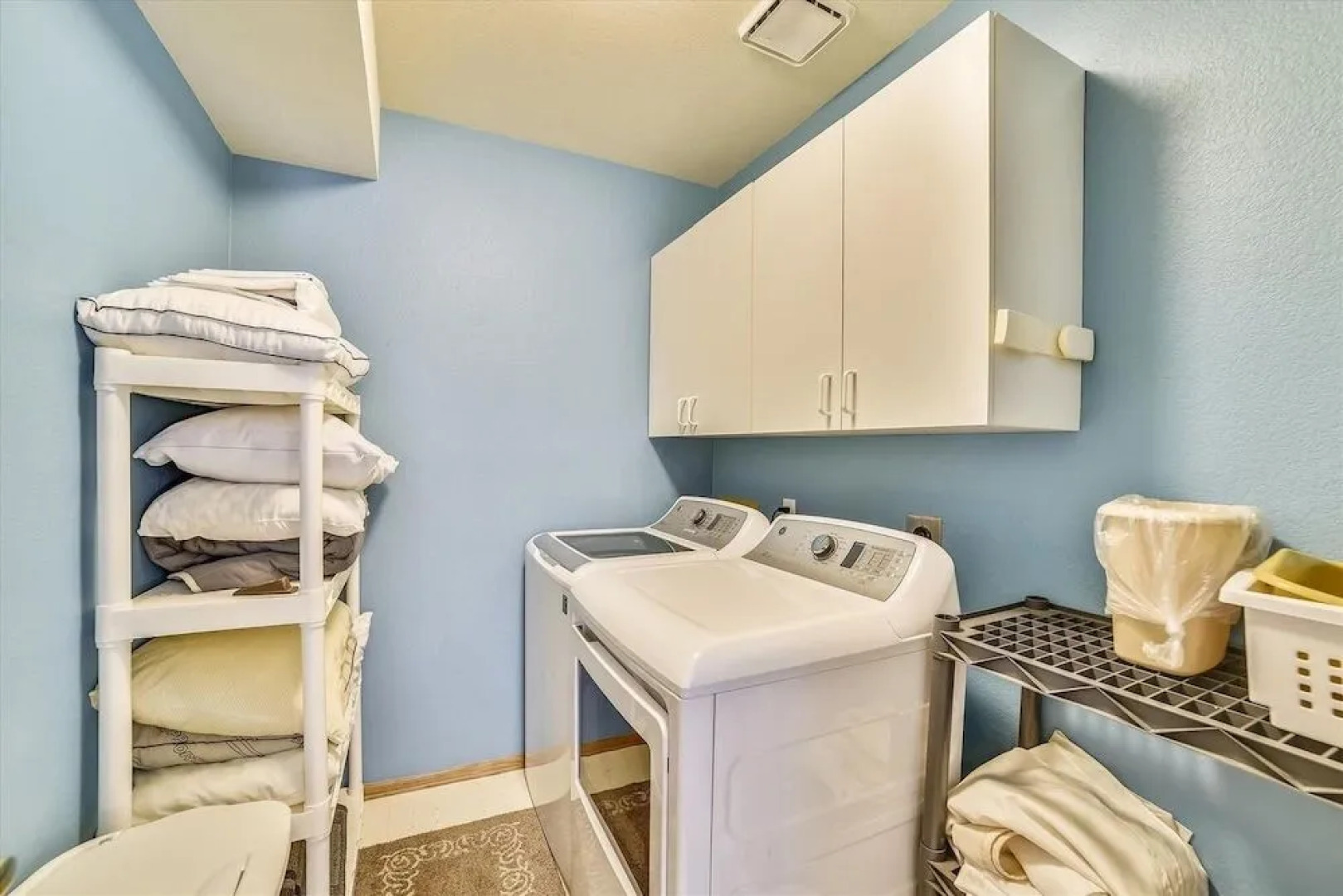 Gold Dust  660a 3 Bedroom Townhouse by RedAwning