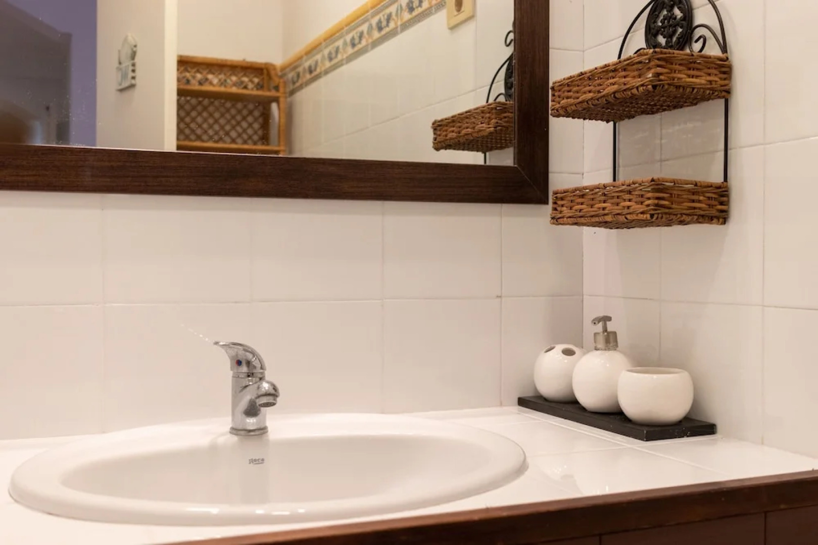 BAKIO ELGUERAY ENA with parking by Aston Rentals