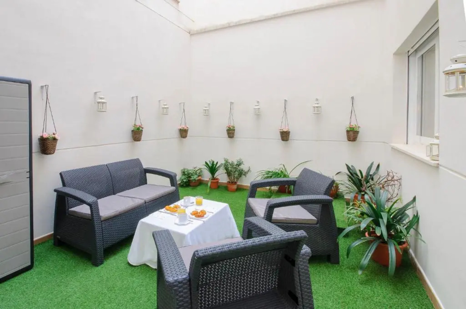 Beach & Port Apartments