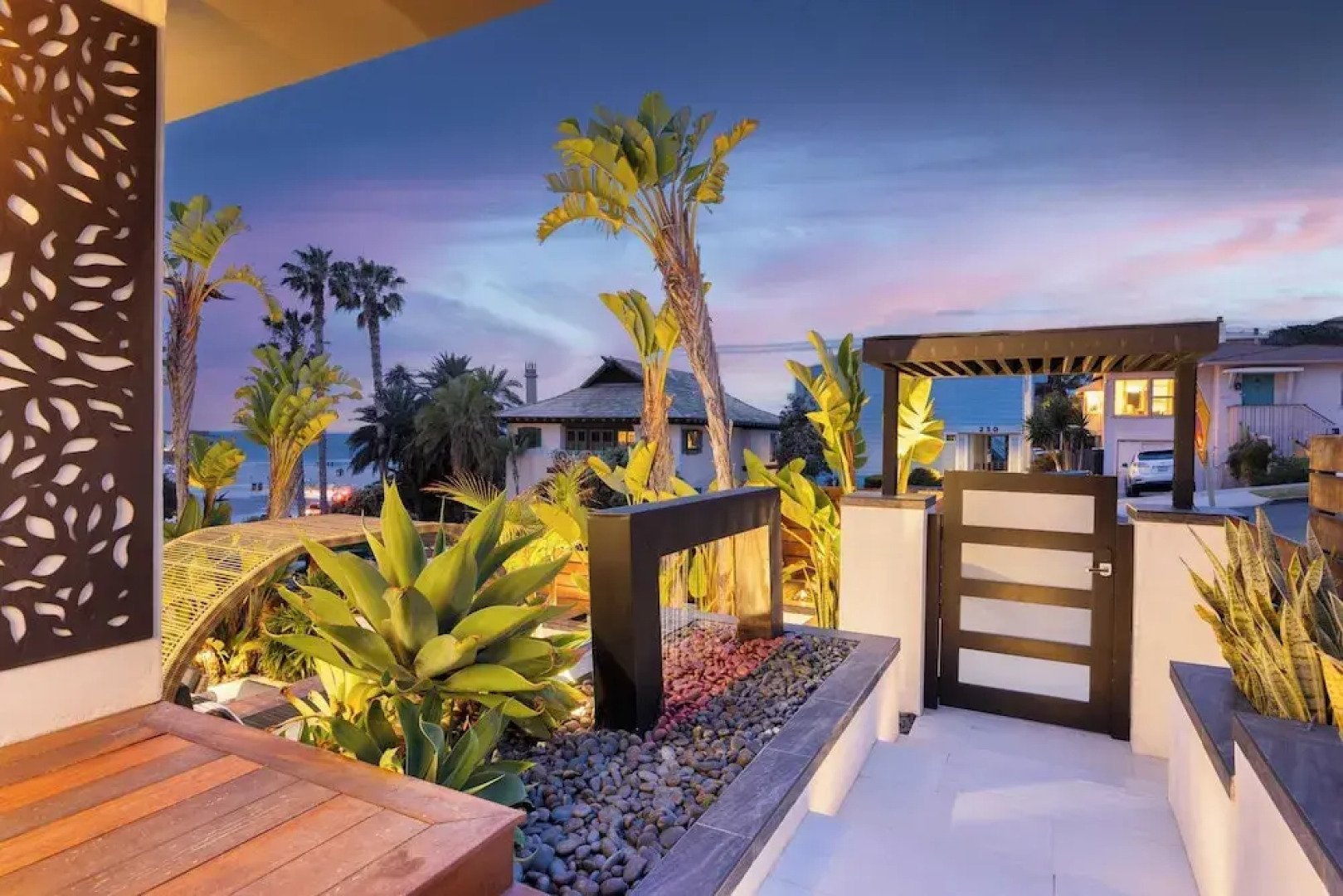 Steps to Beach+shops, Oceanview, Hot Tub+firepit Moonlight Modern by Avantstay
