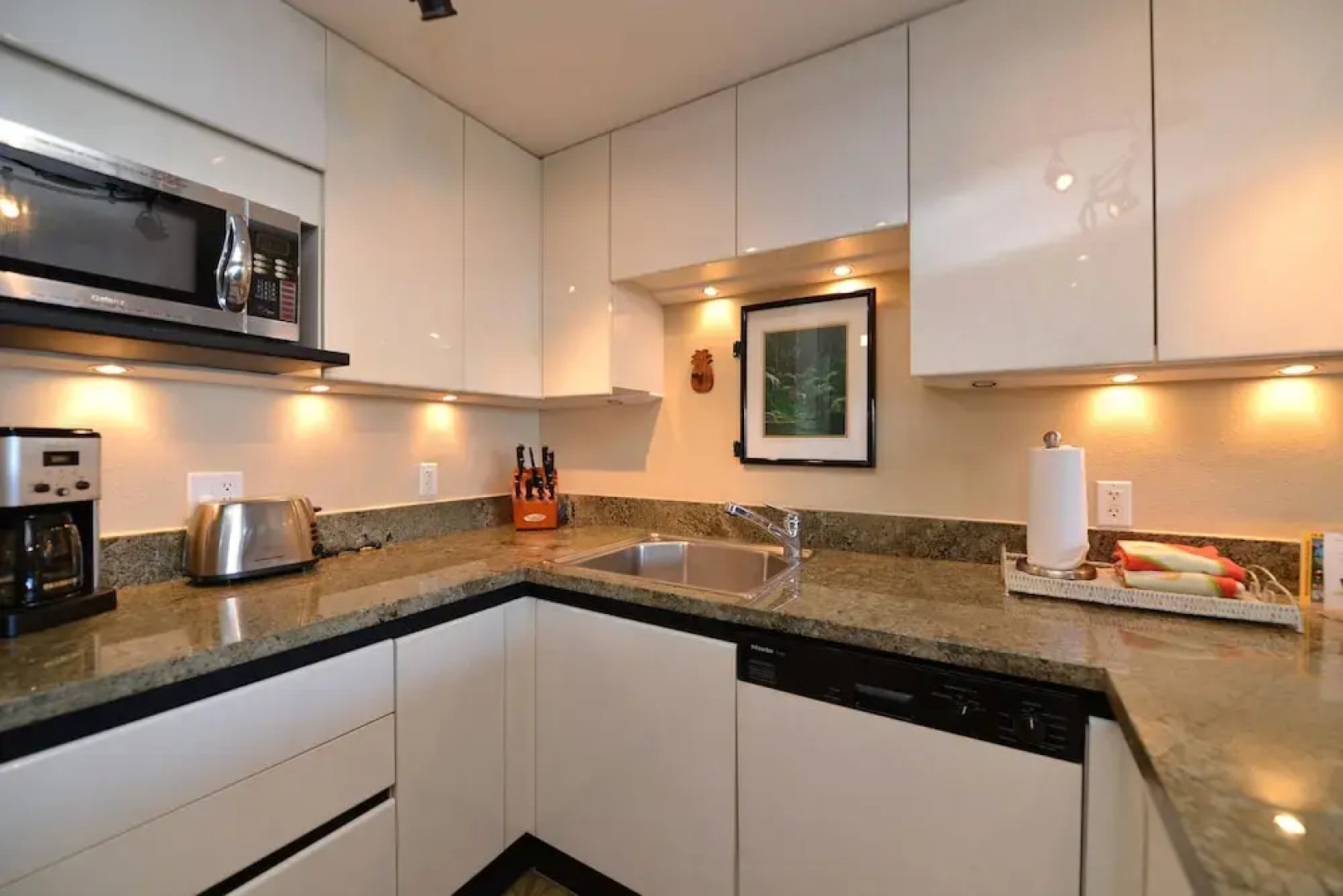 Kaleialoha #114 1 Bedroom 1 Bathroom Condo by Redawning