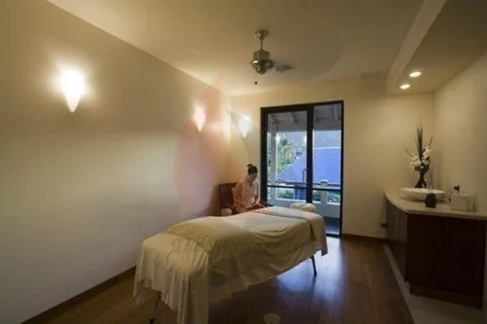 The Mariner Inn Hotel