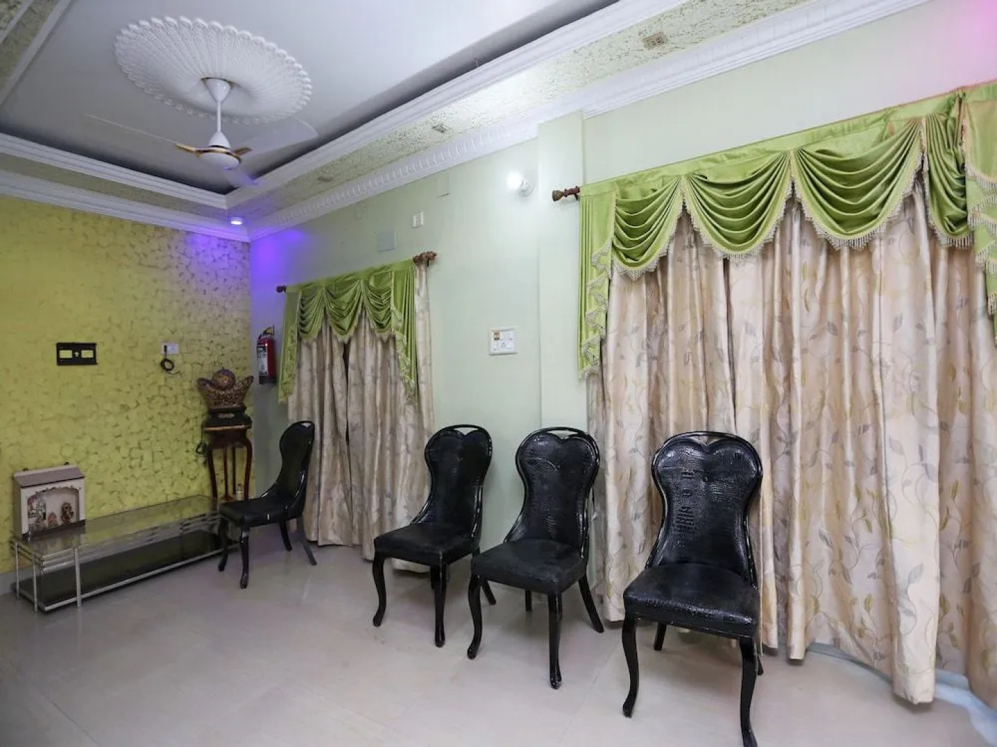 OYO 26822 Golden Sea Queen Beach Resort