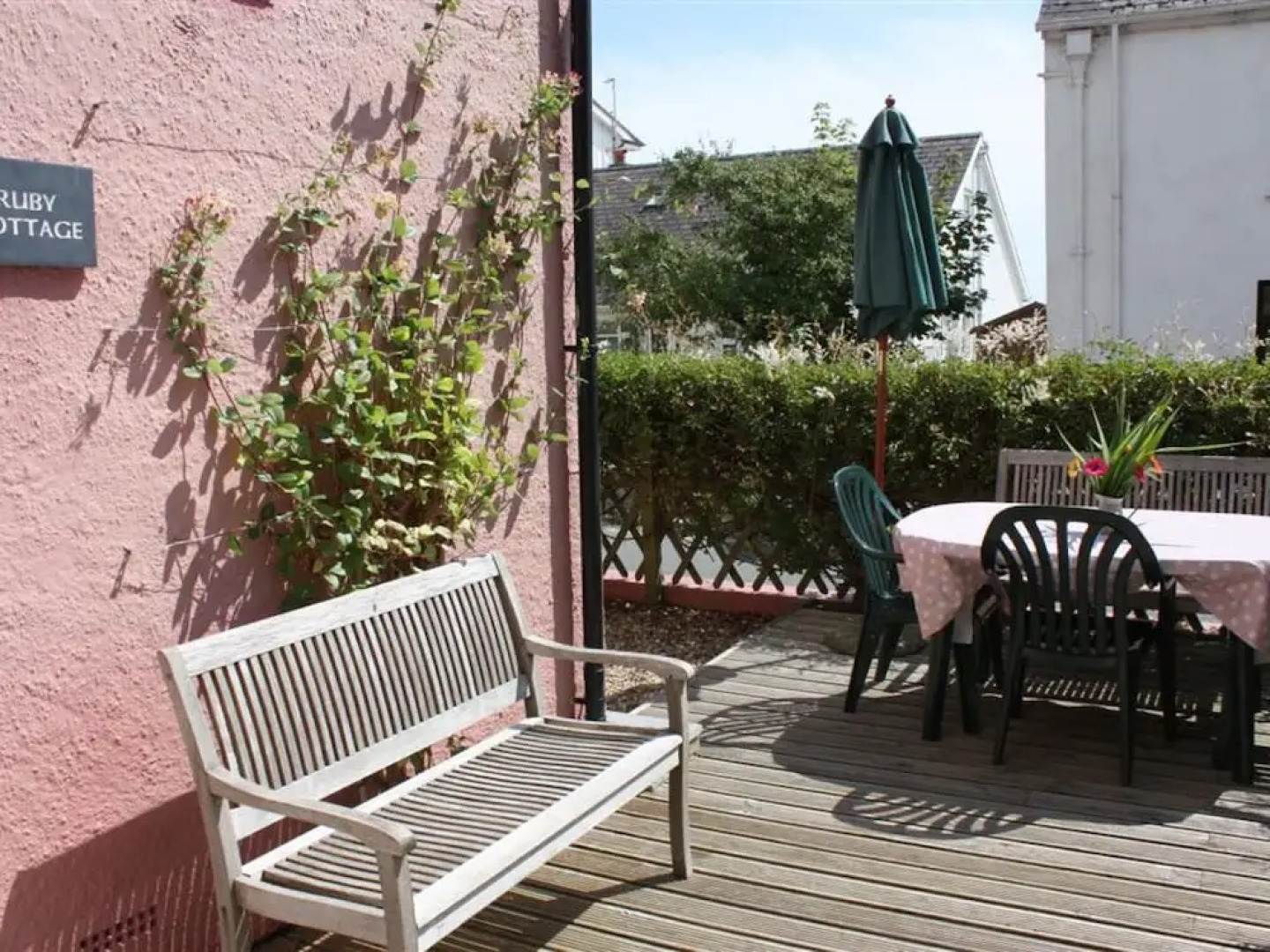 Pretty Holiday Home in Saundersfoot With Garden