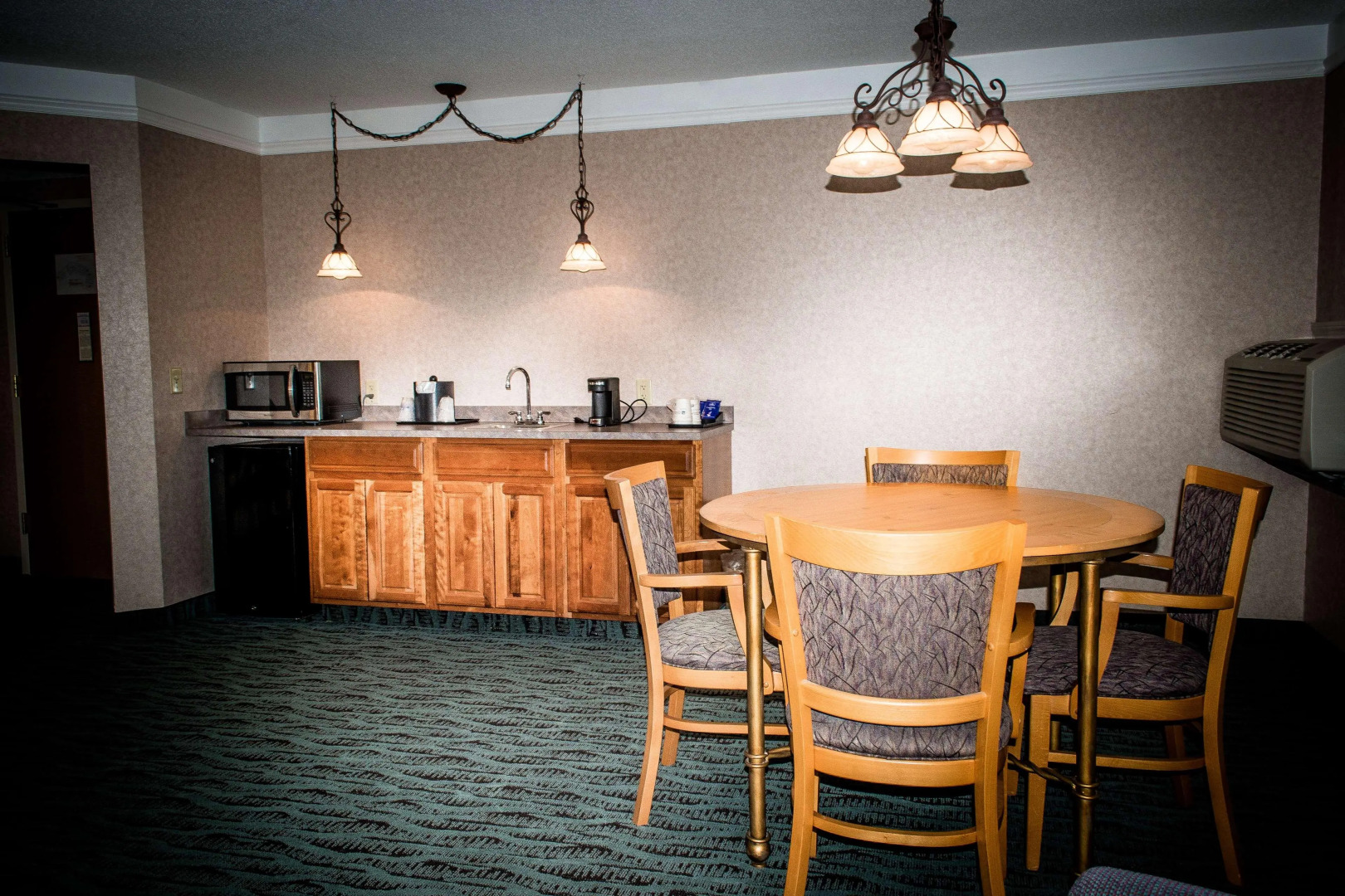 Best Western Plus Executive Court Inn & Conference Center