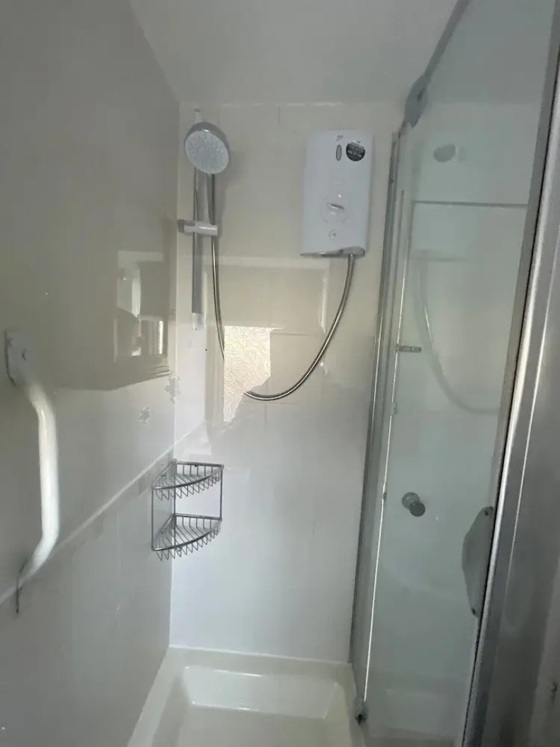 Charming Basildon House With 3 Bedroom Near Town