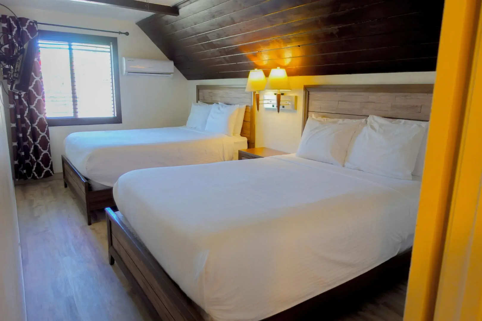 Sleepy Hollow Cabins and Hotel