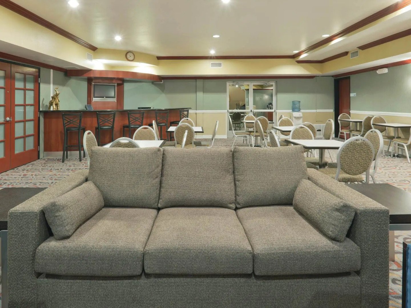 Holiday Inn Express and Suites Bakersfield Central by IHG