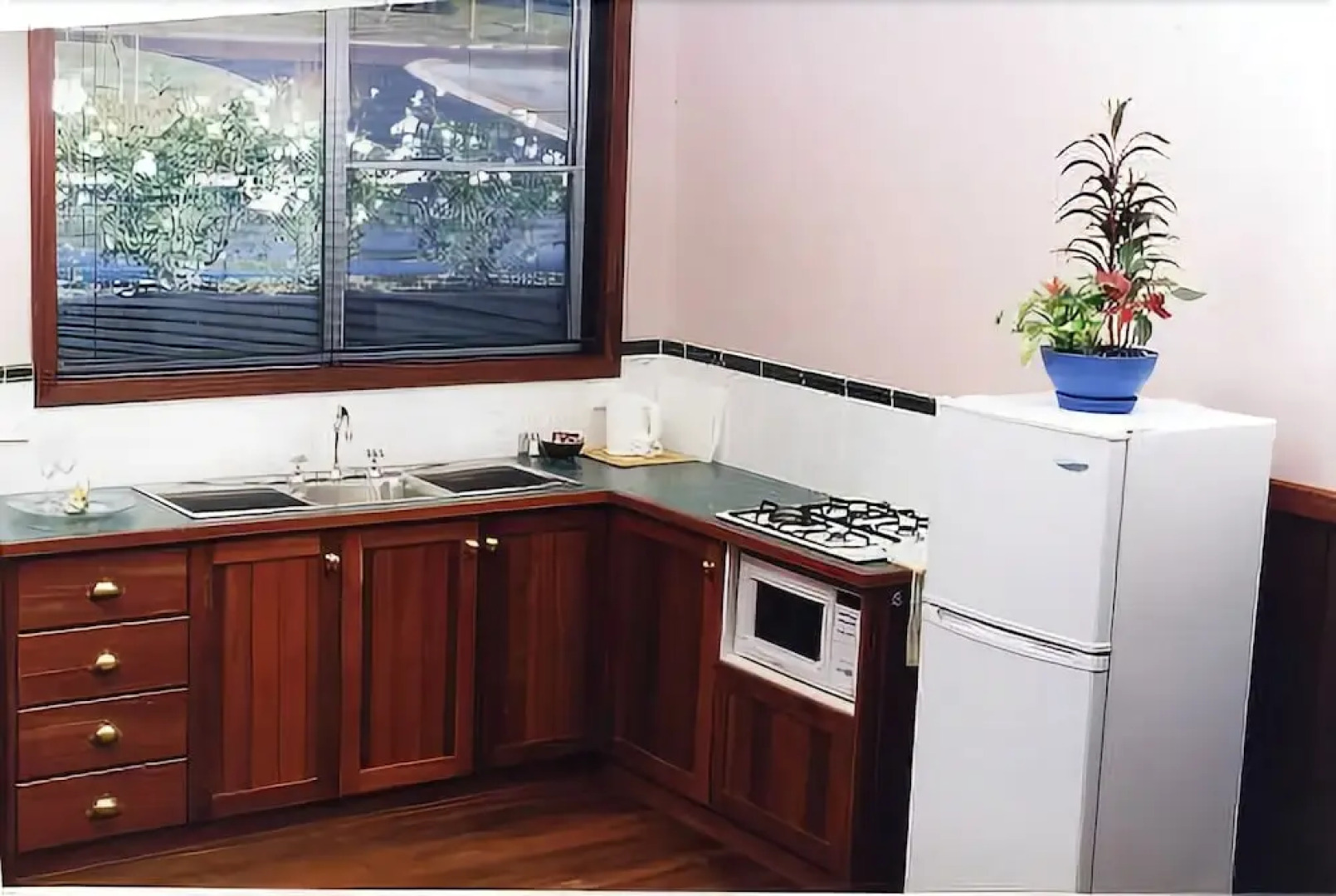 Pemberton Old Picture Theatre Holiday Apartments