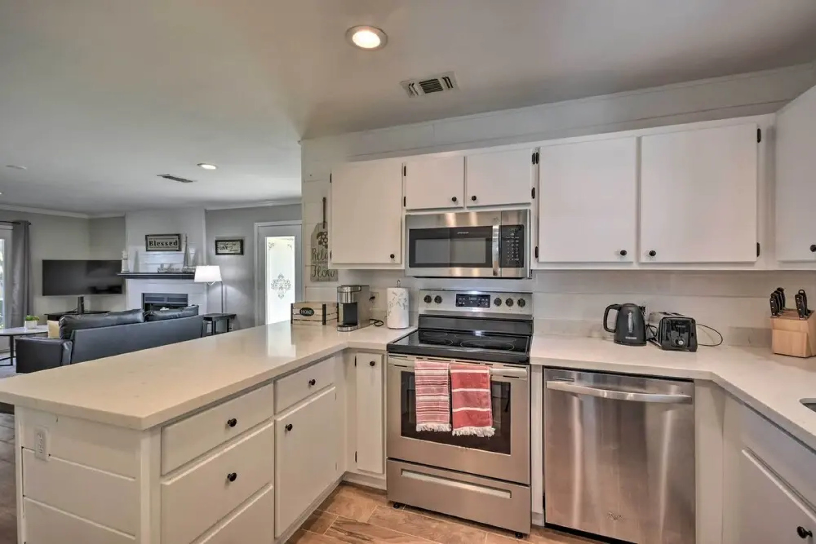 Gulf Breeze Retreat < 4 Mi to Beach Access!