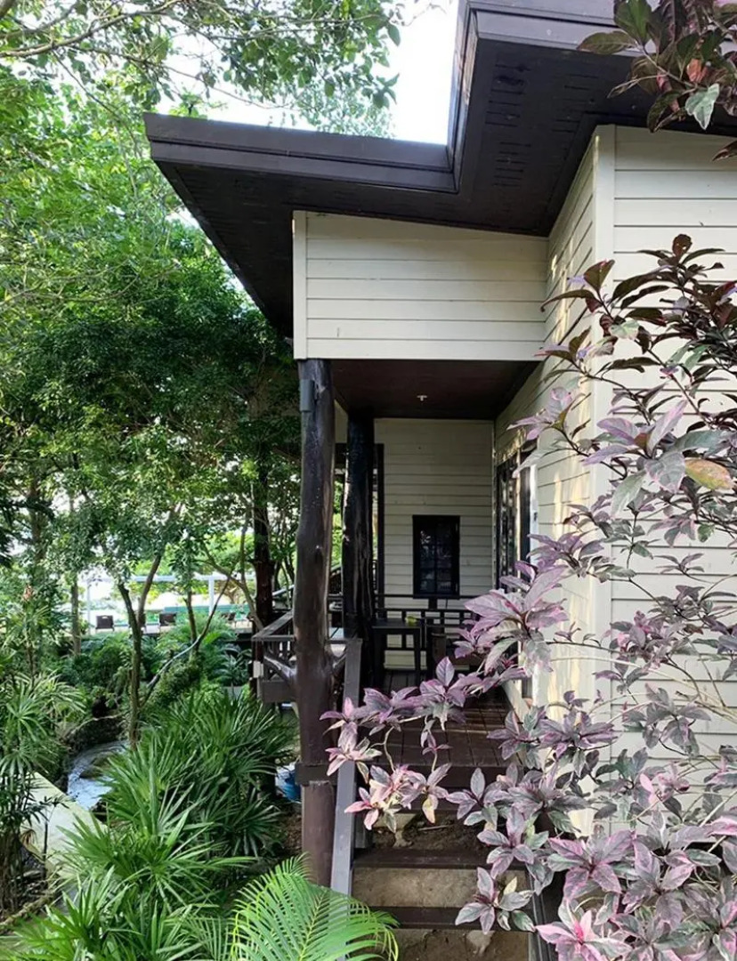 West Coast Beach Resort Koh Phangan