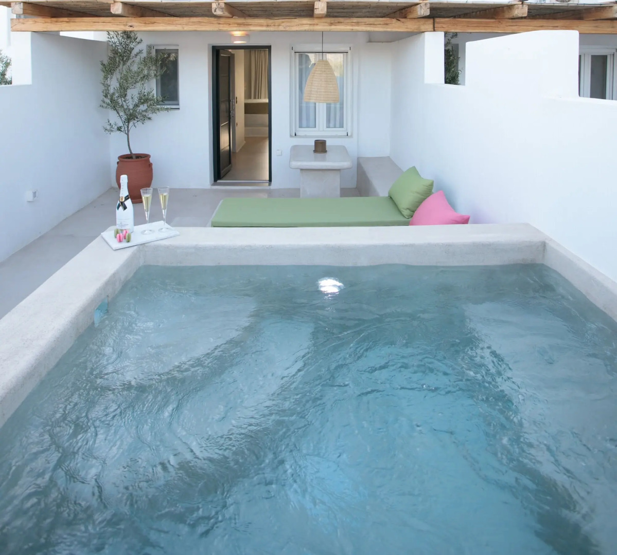 Iphimedeia Apartments & Suites