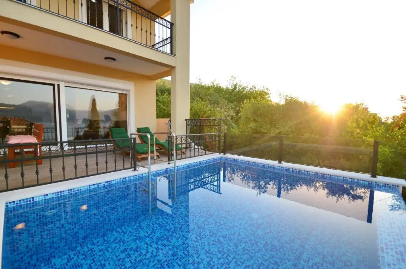 Leut Stone Residence