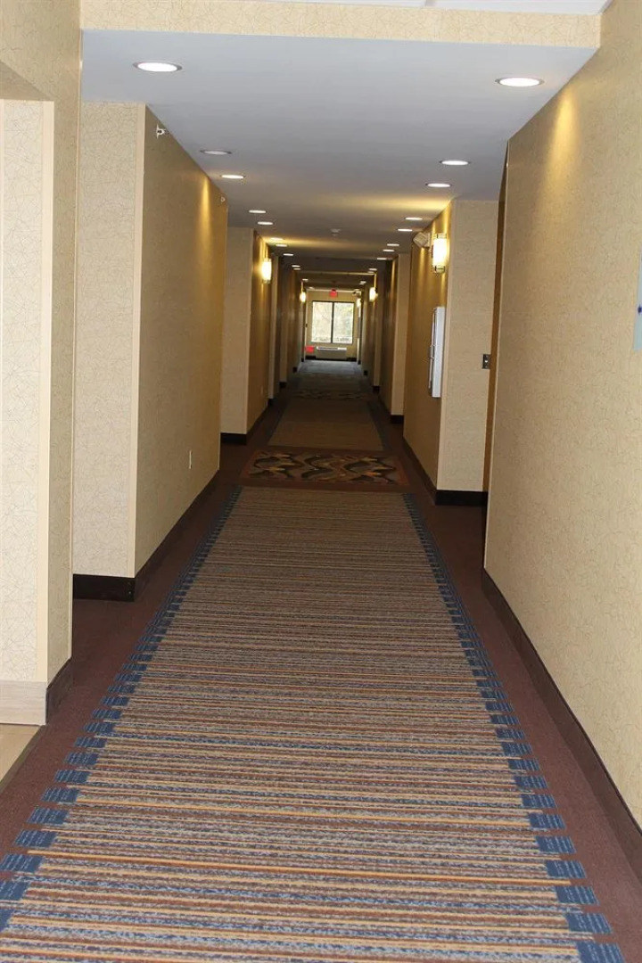 Holiday Inn Express & Suites Niles