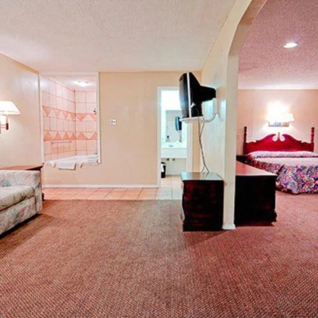 Kingsley Inn  Suites