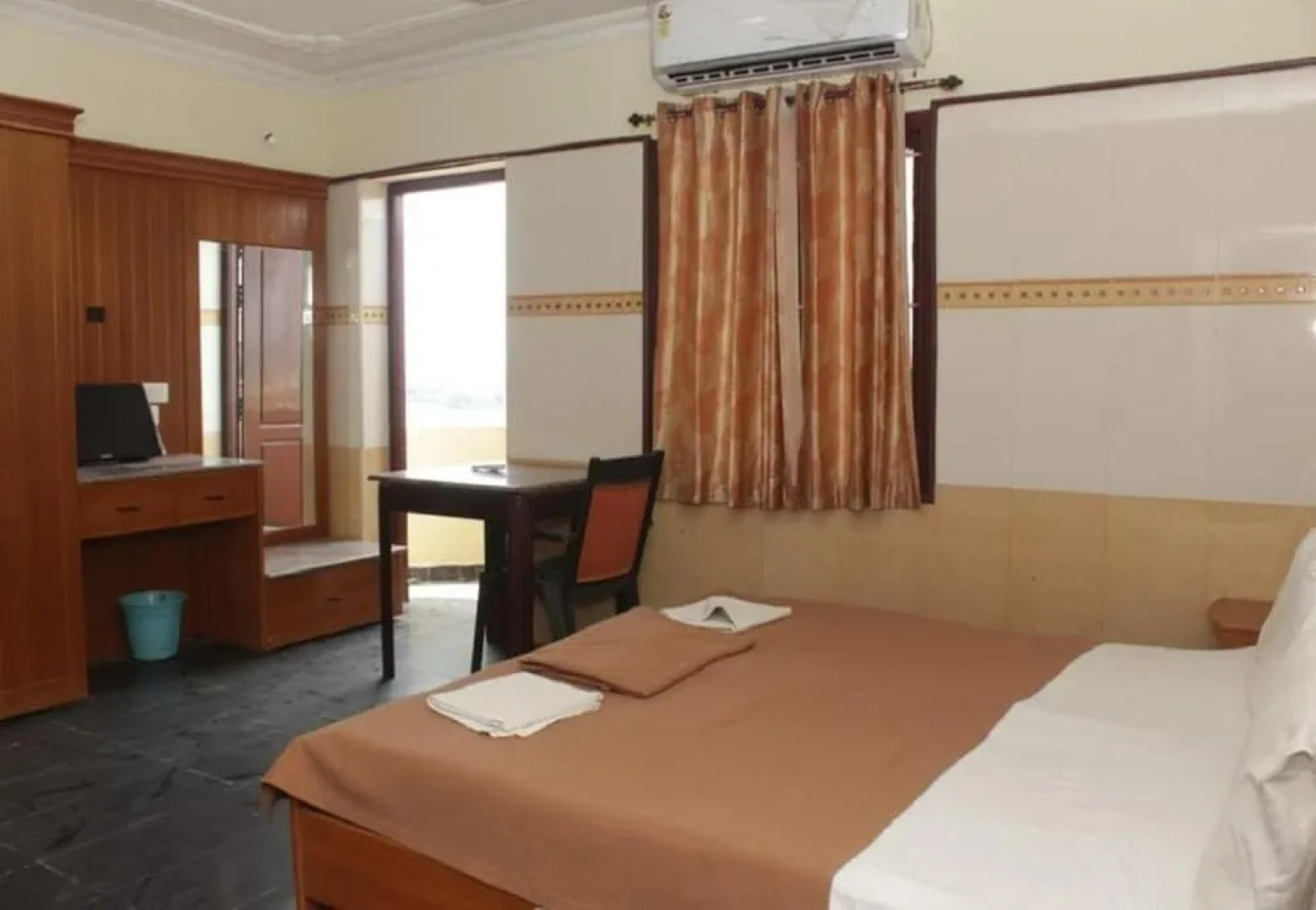 OYO 24347 Hotel Sunrise View