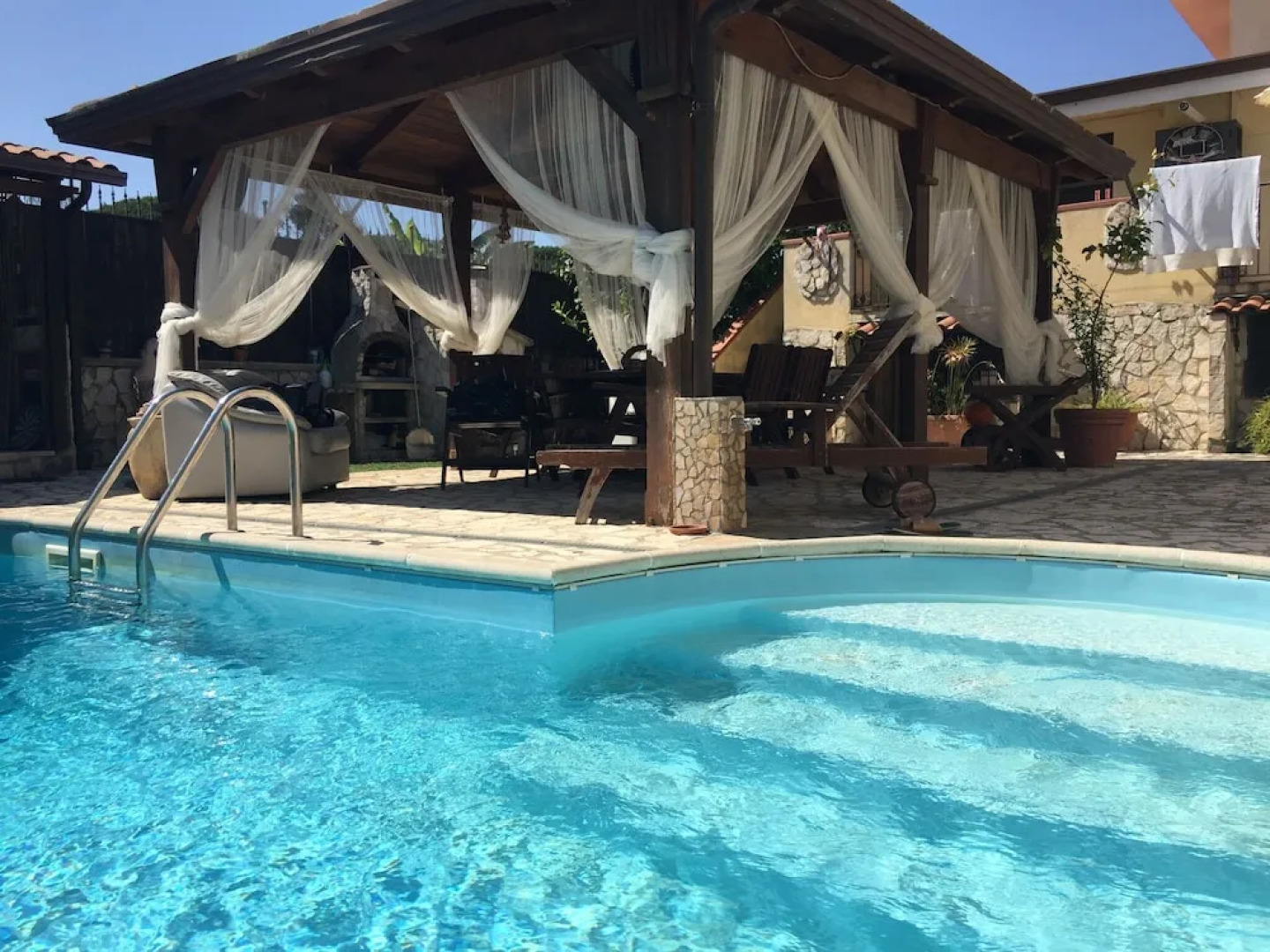 Lavish Holiday Home in Napoli With Swimming Pool