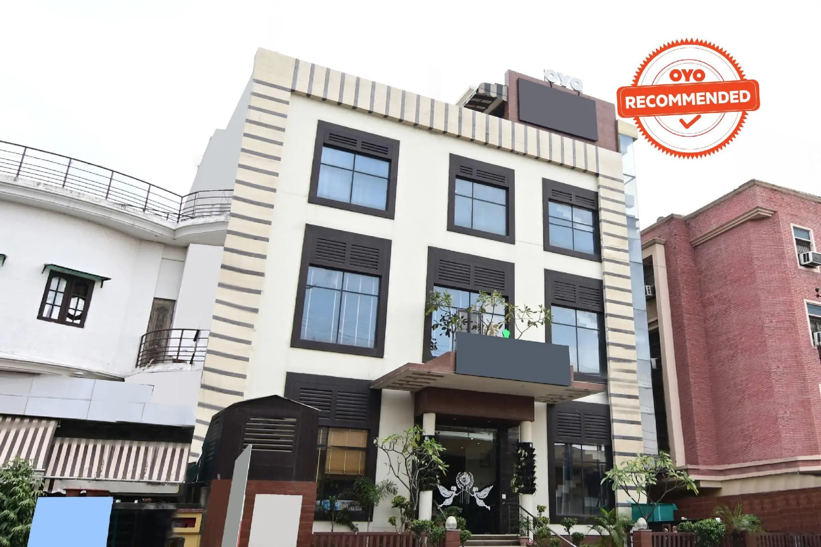 Townhouse OAK Hotel Edesia