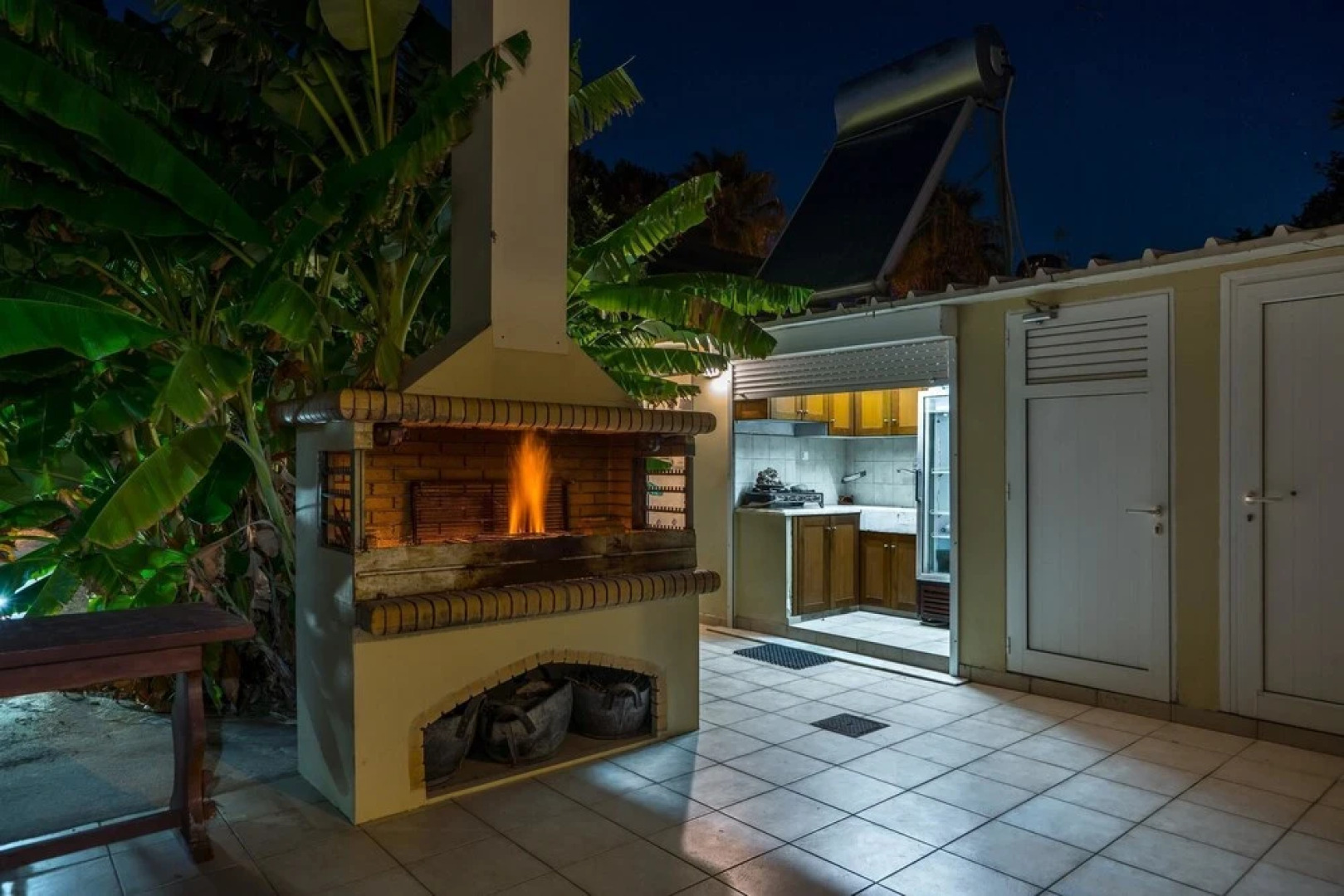 Holiday home poseidonnos and evripidou