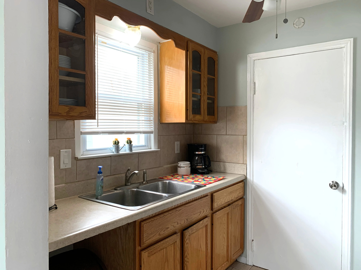 Colorful and Stylish Retreat - 5 Min To GM