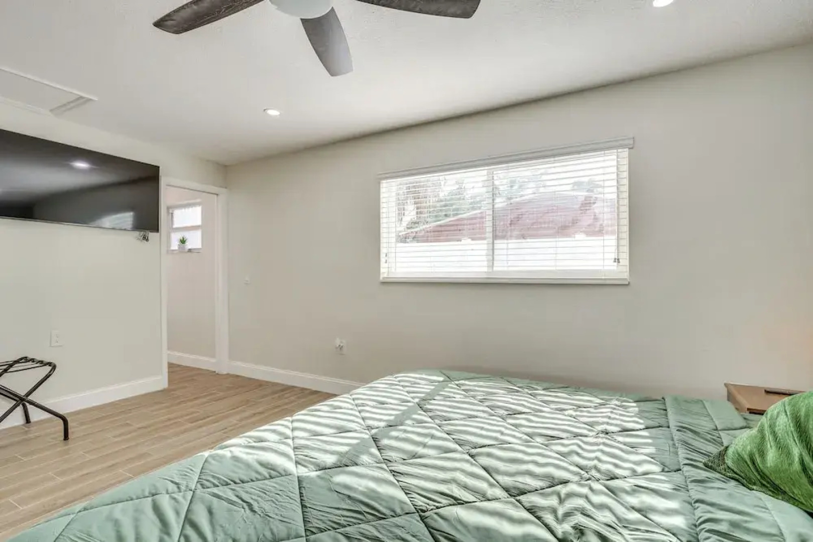 Backyard Oasis: Fort Lauderdale Home Near Beach