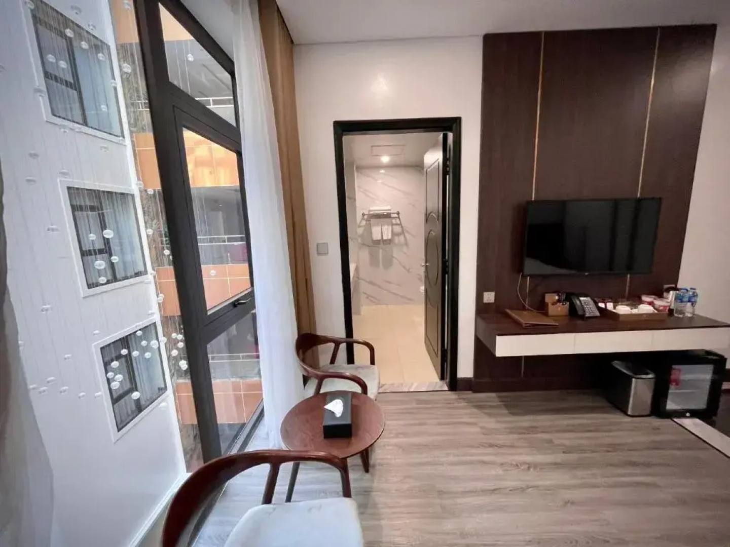 Diamond Hotel Van Đon