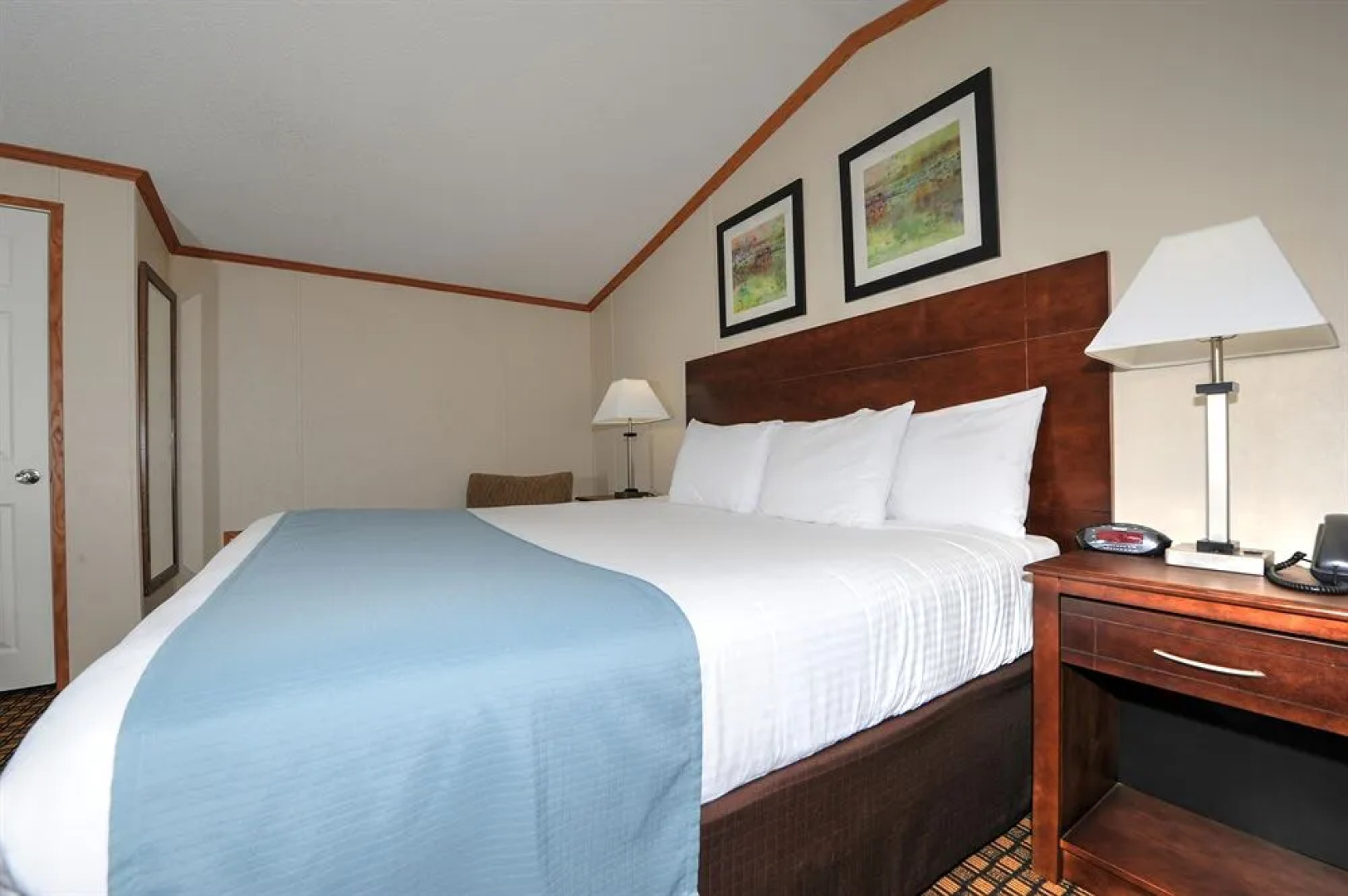 InstaLodge Hotel and Suites Cotulla