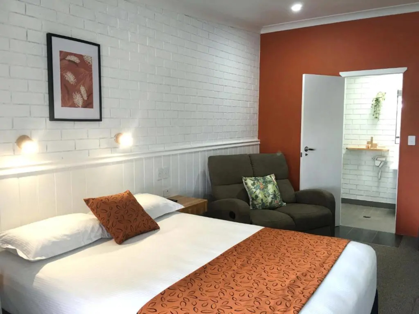 Gin Gin Village Motor Inn Motel