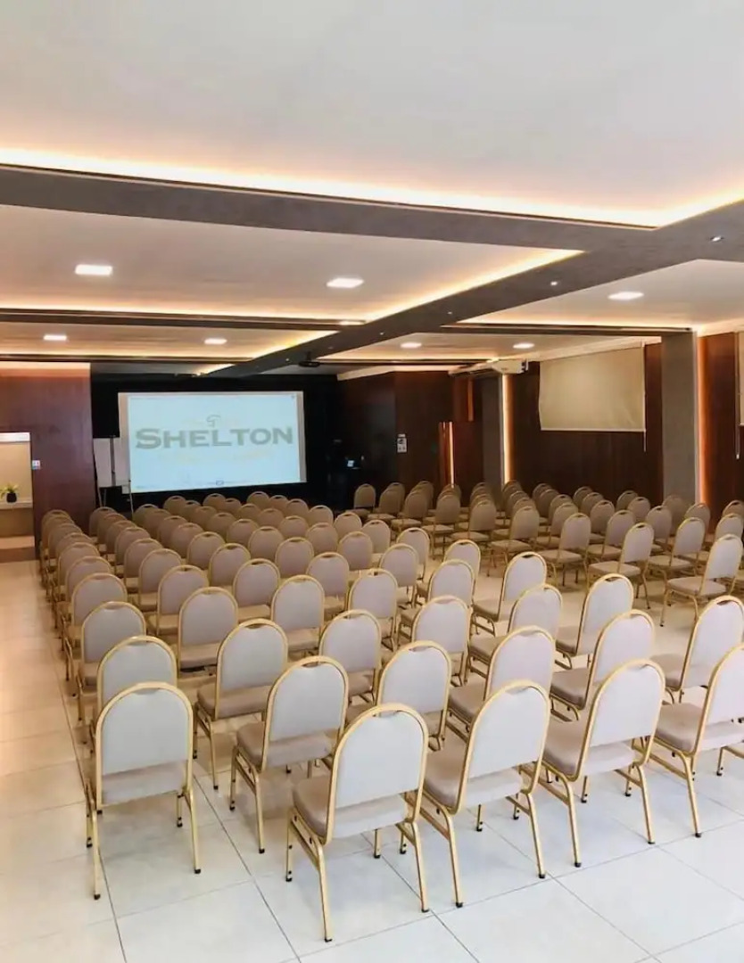 Shelton Palace Hotel