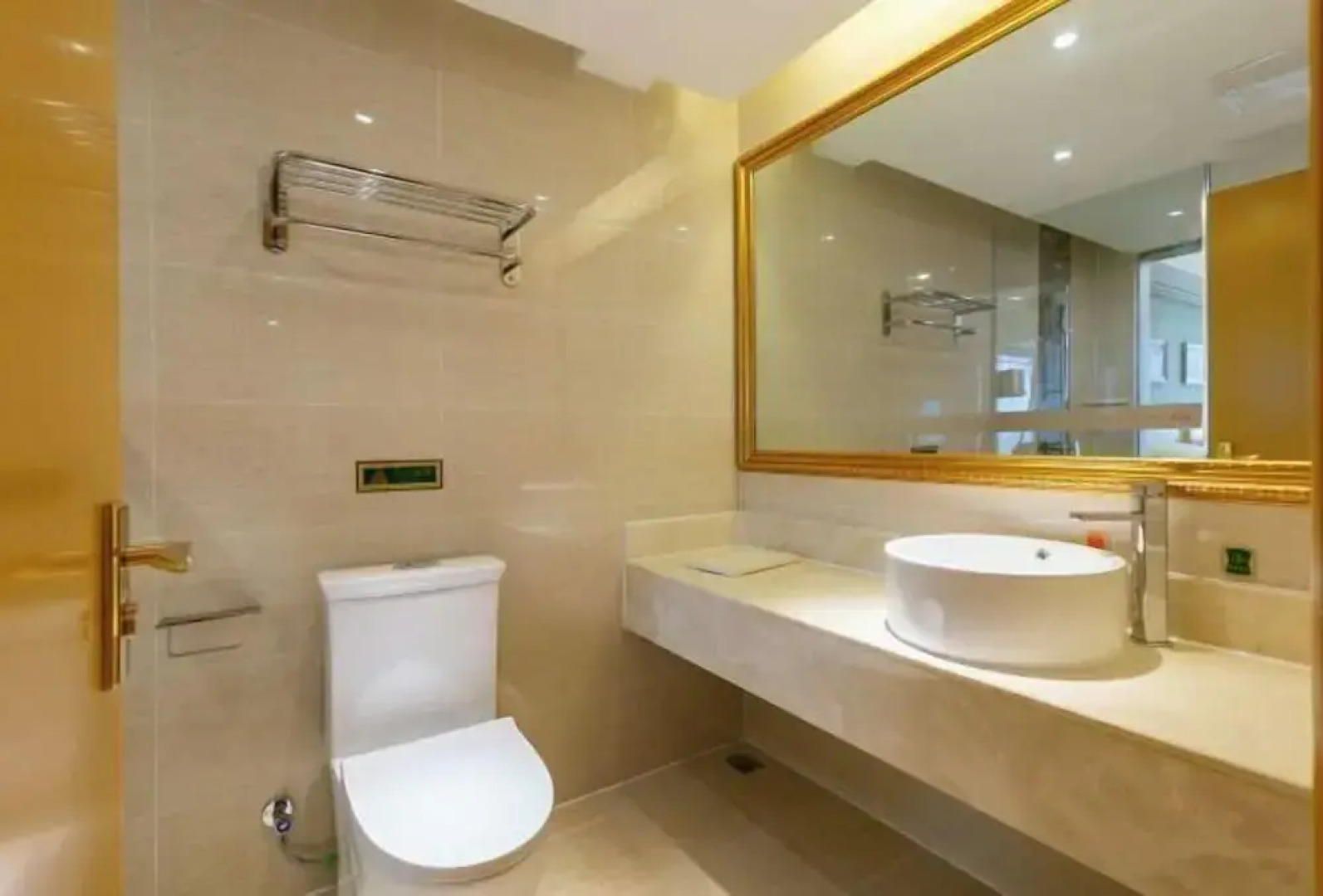 Vienna Hotel (Lingshan Liufengshan Pedestrian Street)