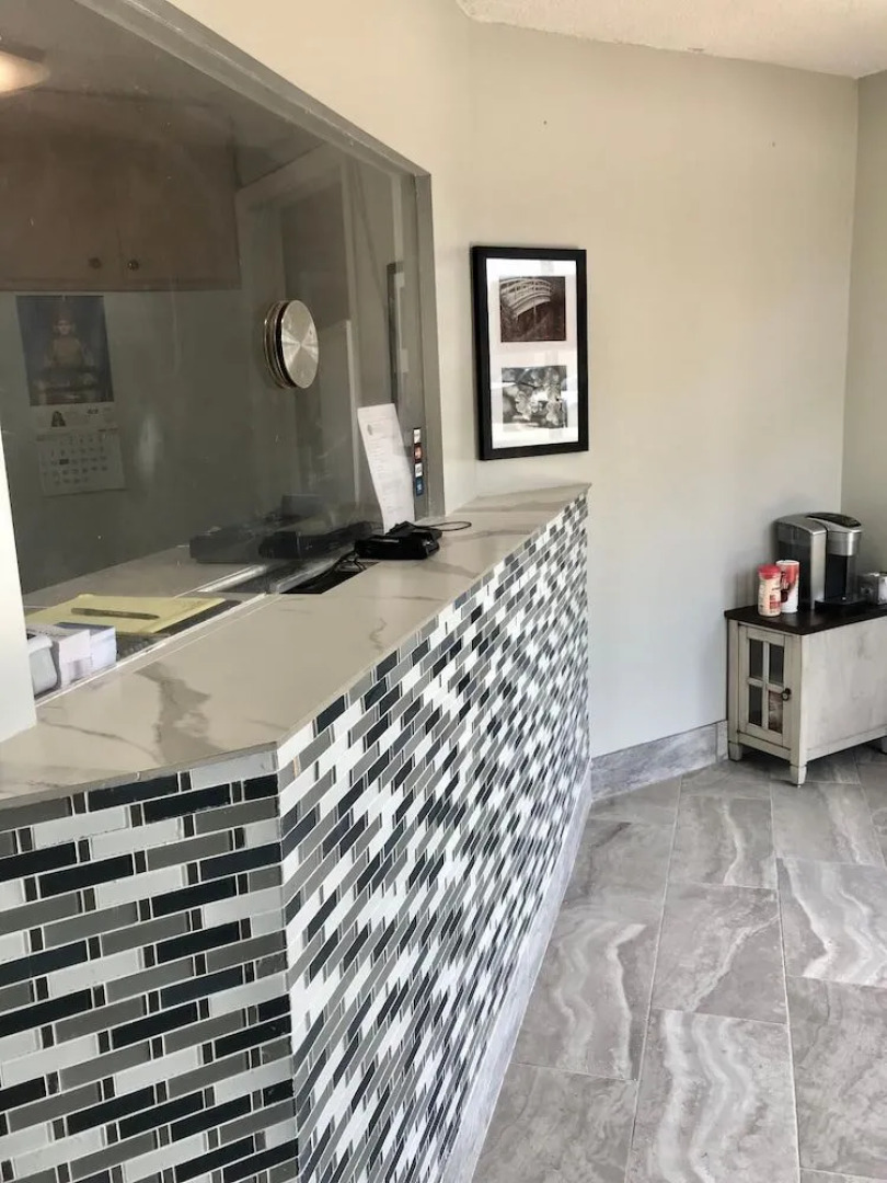 Palace Inn & Suites - Newport News/Jefferson Ave