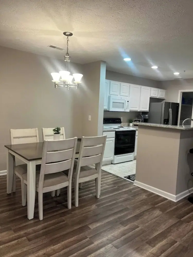 Fantastic Get Away Condo In Strongsville!