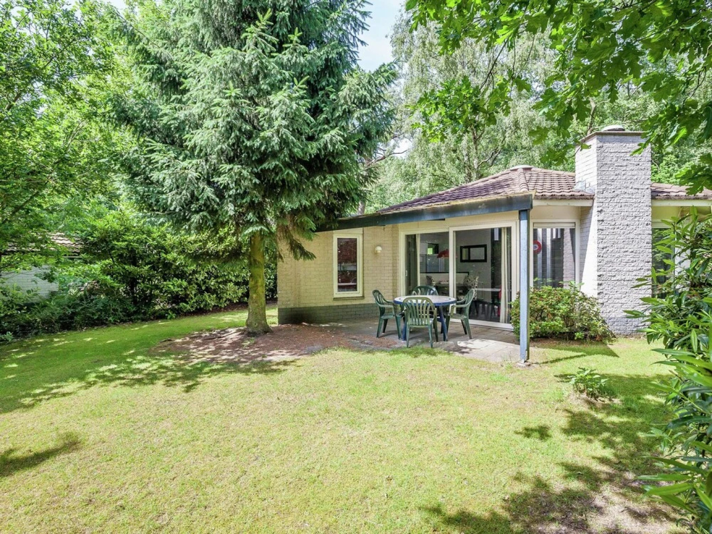 Cozy Bungalow in Harderwijk With a Shared Pool