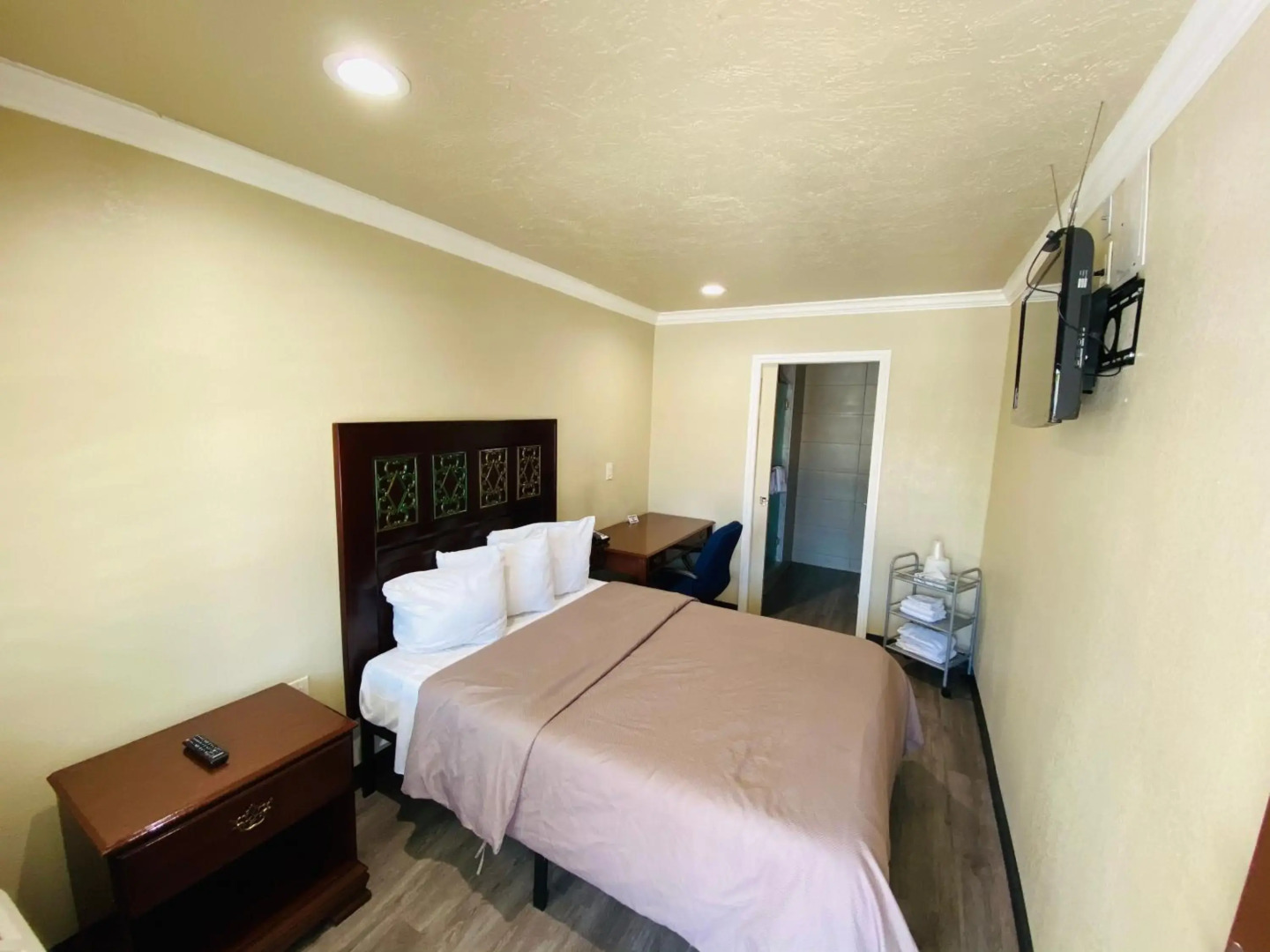 Le Blanc Inn & Suites