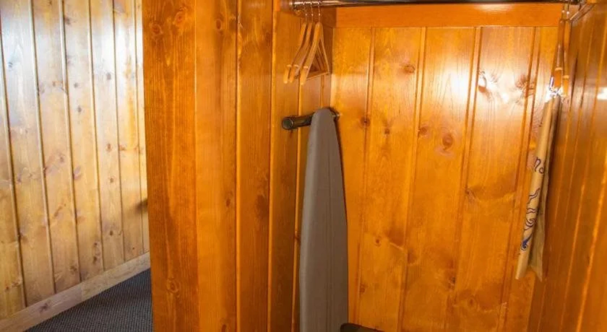 McMenamins Kalama Harbor Lodge