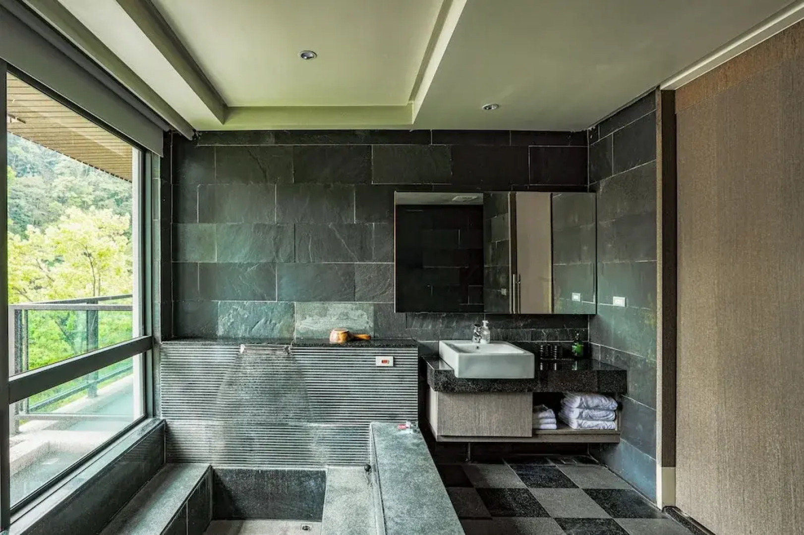 Sunrise Hot Spring Hotel