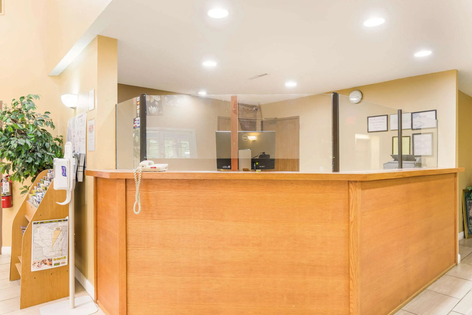 Econo Lodge Lake Mills