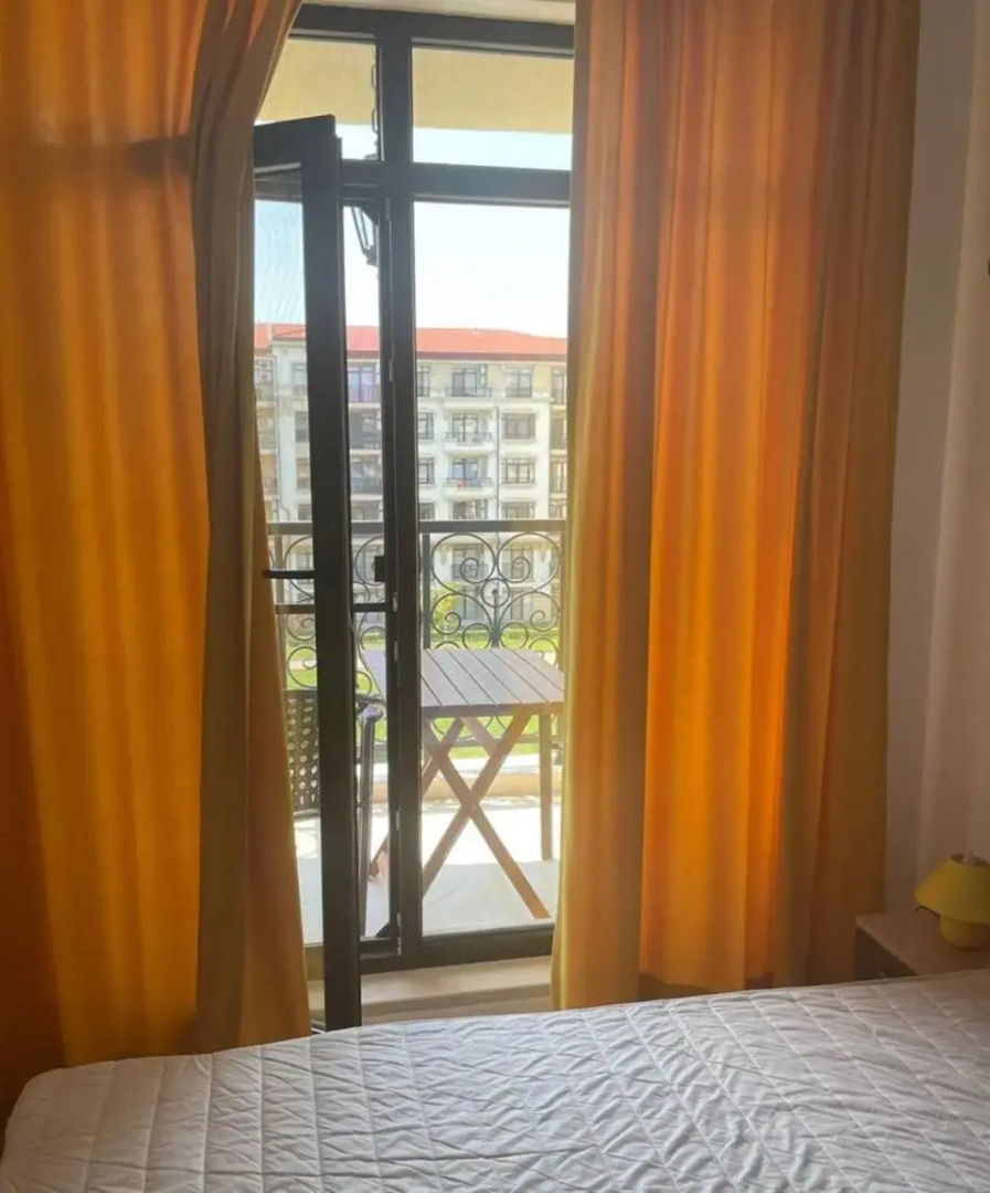 Felicita Aivazovski Park Ap H28