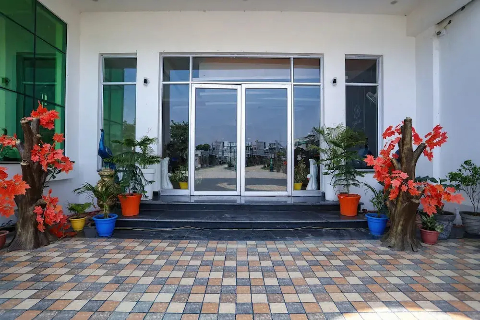 Fabhotel Jb Square Resort