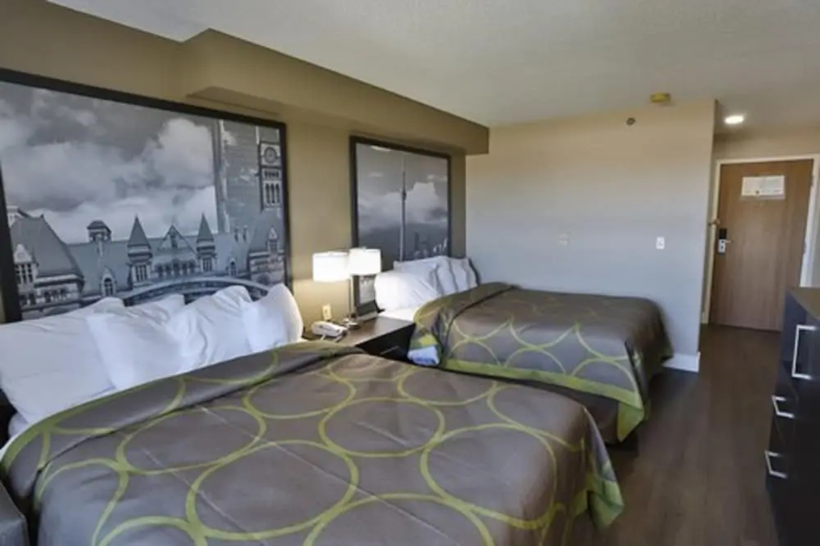 Super 8 Ajax/Toronto On