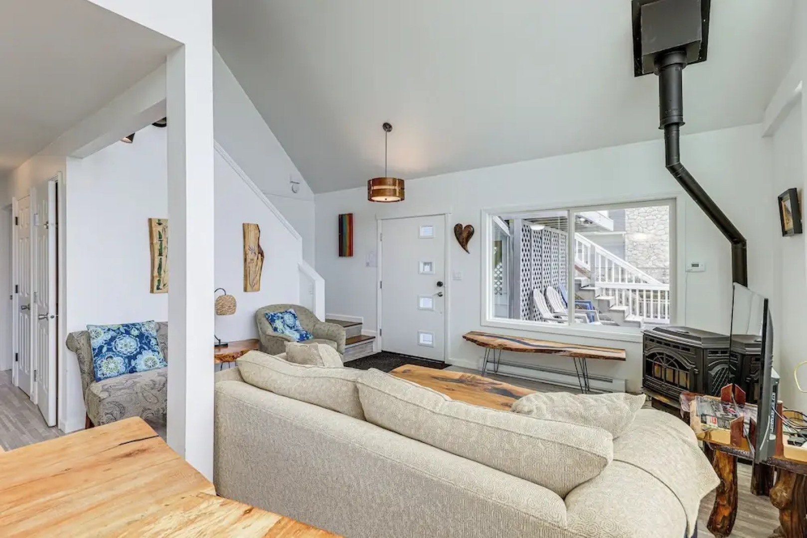 Deck + Walk to Beach: Southern Oregon Coast Home!