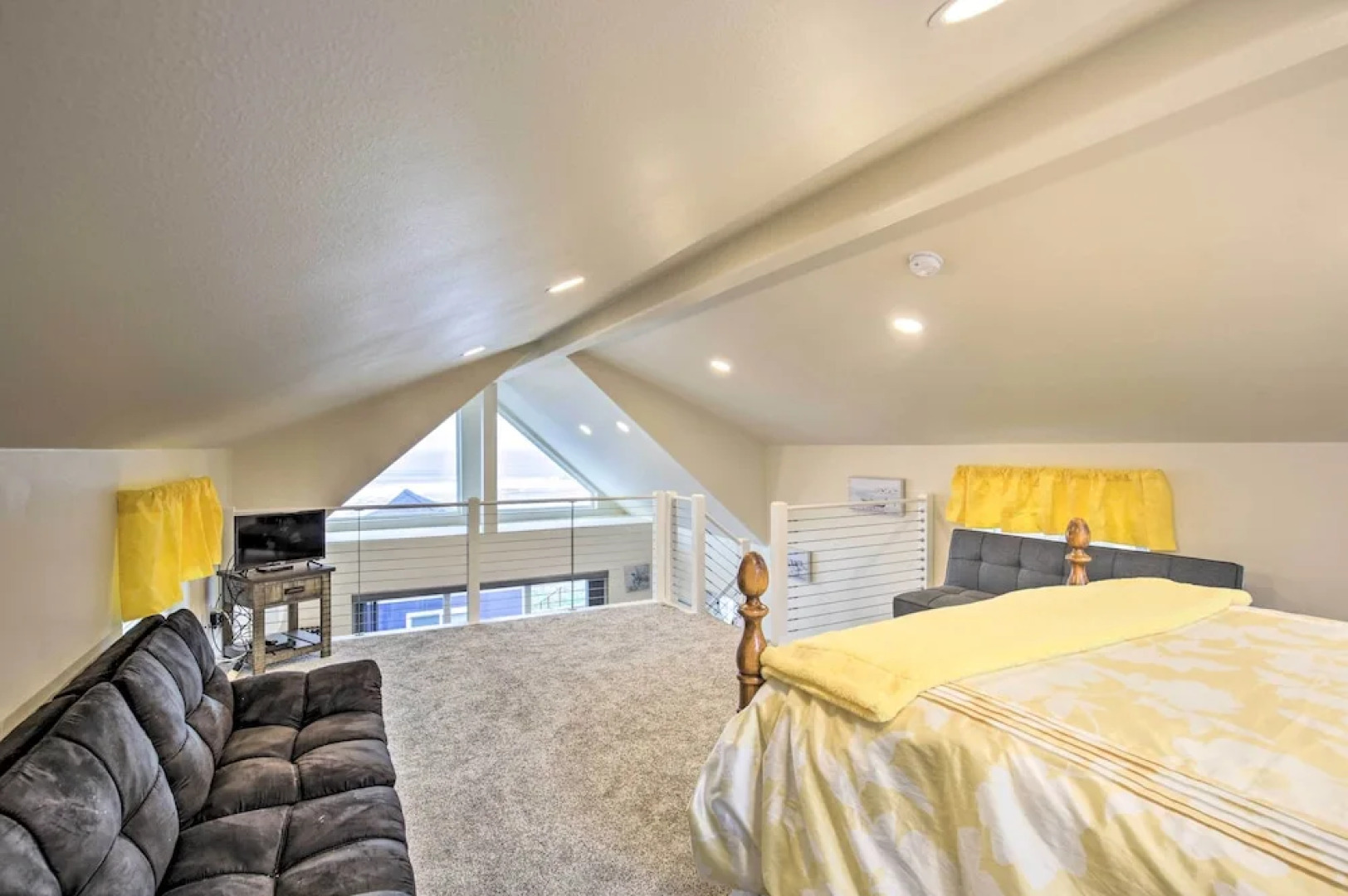 Peaceful Winter Retreat: Oregon Coastline Beach!