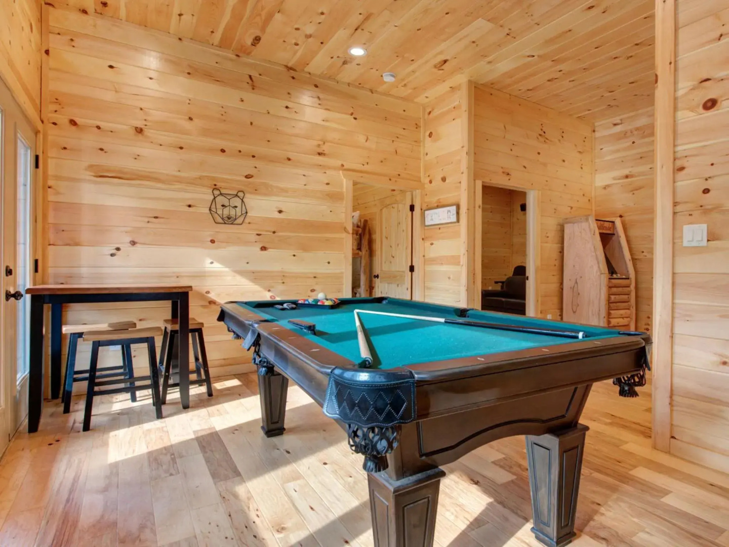 Gatlinburg Escape, 5 Bedrooms, Hot Tub, Arcade, Game Room, Sleeps 16