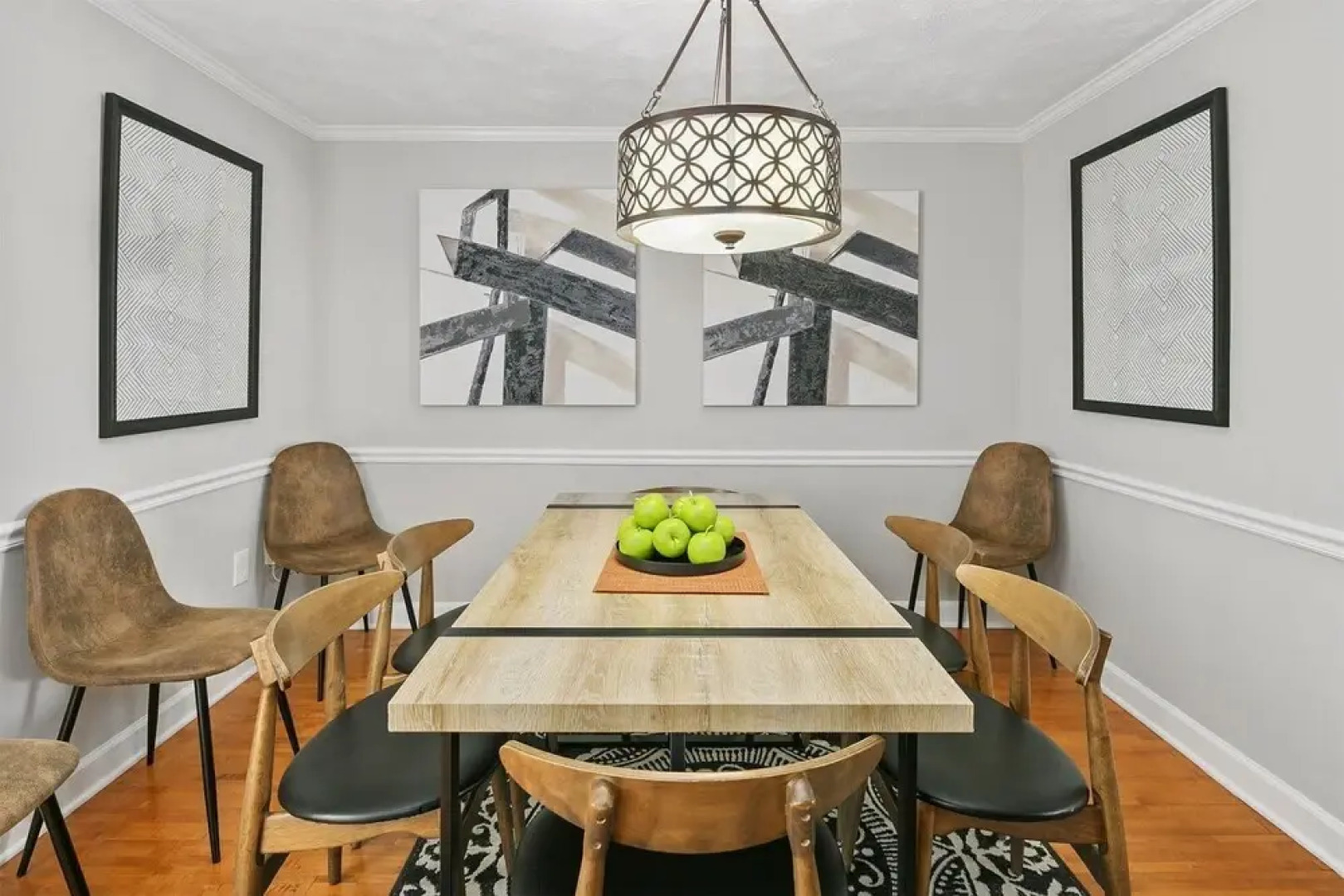 Top Rated Townhome - Our Reviews say it All. Large Discount During Pandemic. Self Checkin, Pet Friendly! Super-host Support