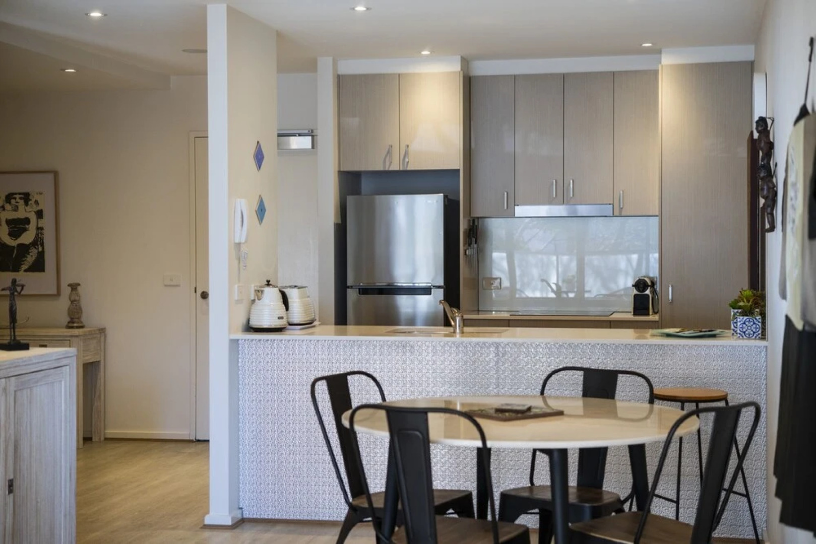 City Central Designer Apartment with Parking