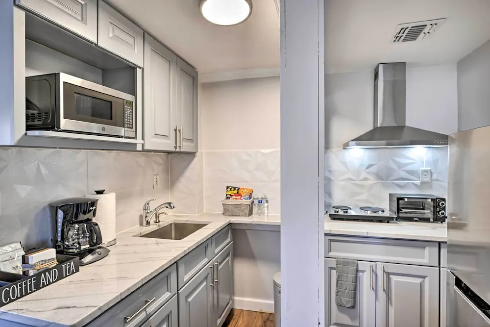 Bay Shore Vacation Rental ~ 7 Mi to the Beach