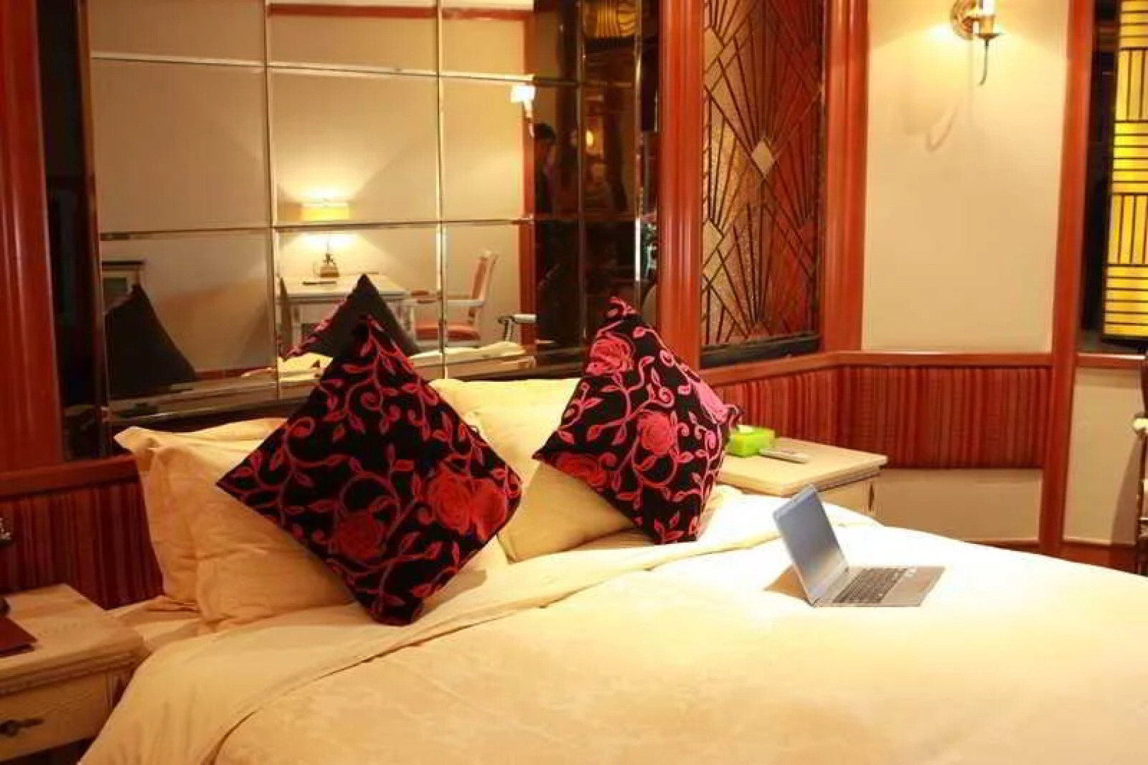 Manhattan Bund Business