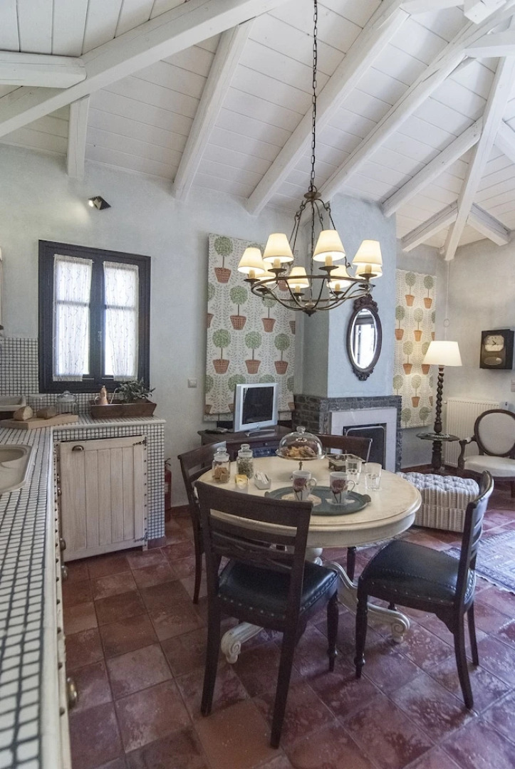 Ostra Menalon Luxury Suites