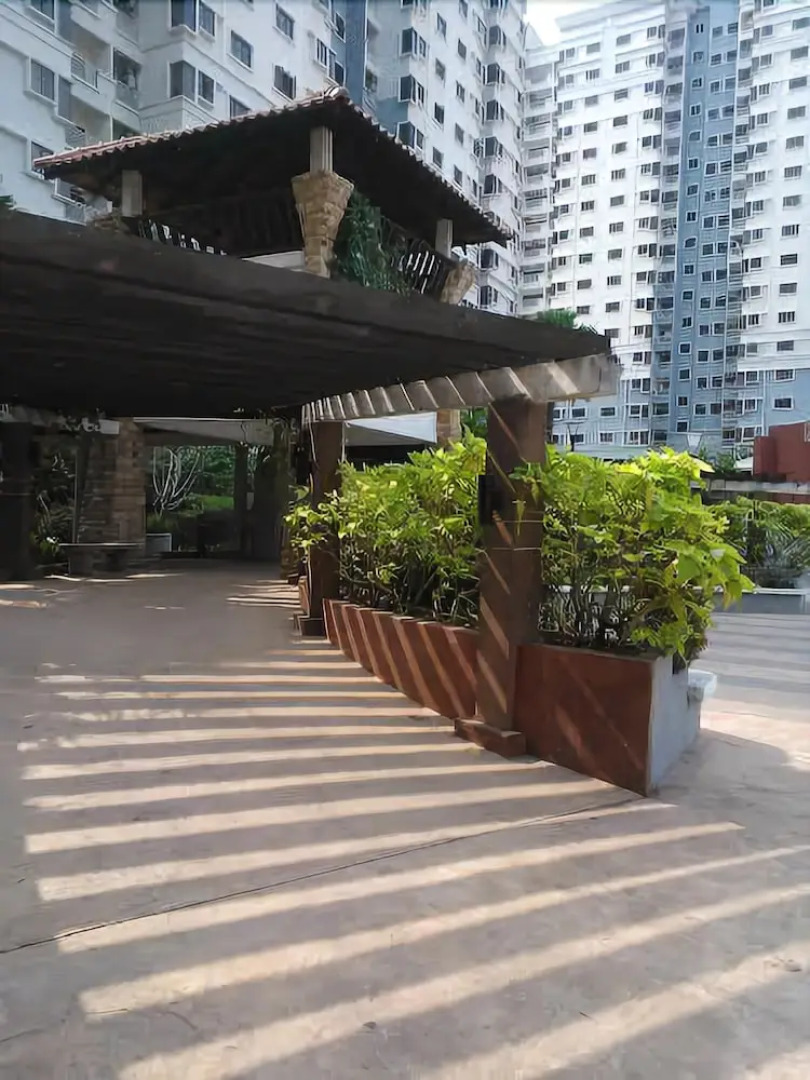 8 O Clock Lodge Condo Bandar Utama