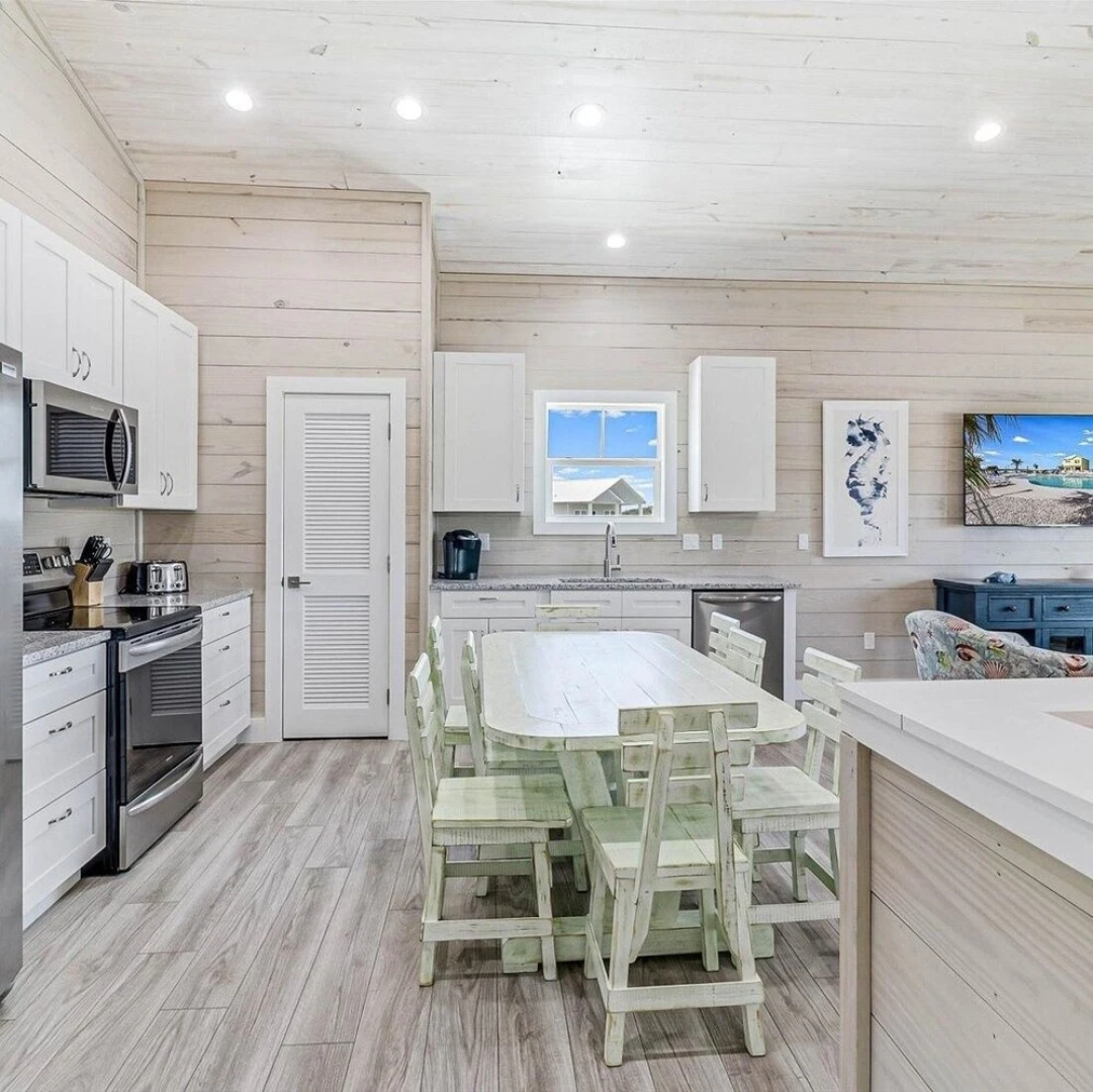 Under The Sea Sp107 4 Bedroom Home by RedAwning